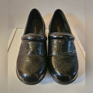 SUGARFOOT black patent leather clog size 8